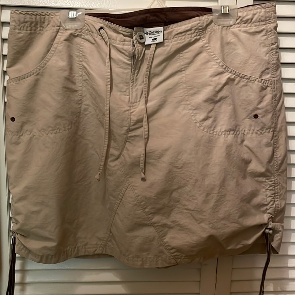 Columbia. Size L. Khaki.